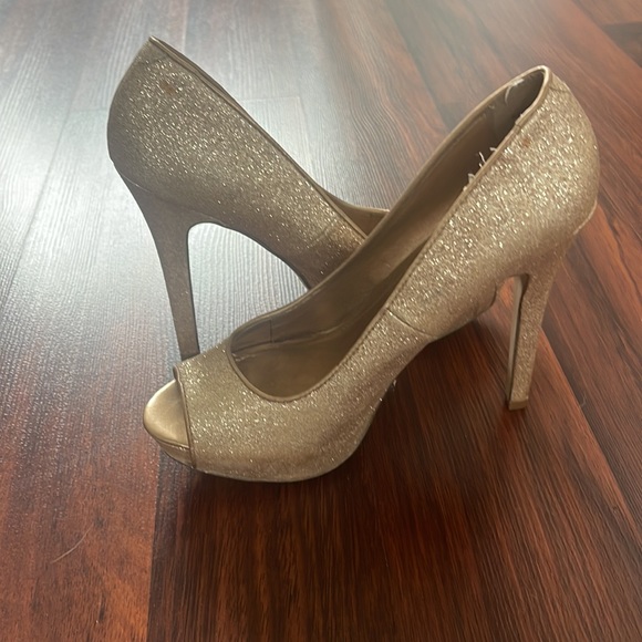 Gold aldo heels used three times - Picture 2 of 2